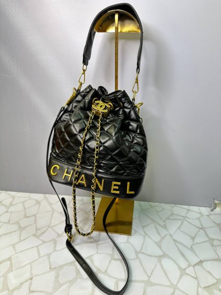 کیف دستی و دوشی زنانه مشکی مدل بوقچه‌ای با یراق طلایی