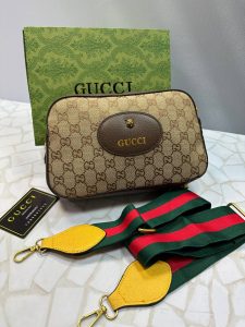 کیف شانه‌ای گوچی با طراحی منوگرام کلاسیک