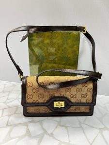 کیف دوشی زنانه گوچی مدل منوگرا