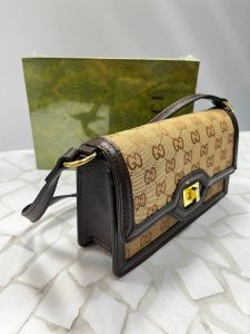 کیف دوشی زنانه گوچی مدل منوگرا