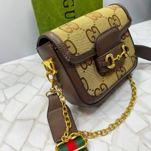 کیف دوشی زنانه گوچی مدل منوگرام کرم قهوه‌ای