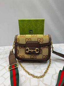 کیف دوشی زنانه گوچی مدل منوگرام کرم قهوه‌ای