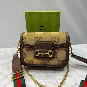 کیف دوشی زنانه گوچی مدل منوگرام کرم قهوه‌ای