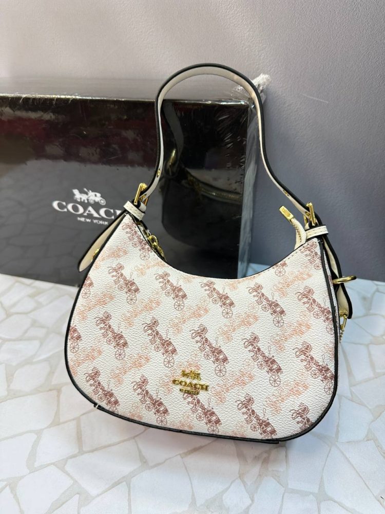خرید کیف دوشی زنانه کوچ (COACH) مدل دستی و شانهای طرحدار و ساده