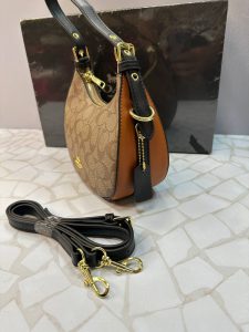 خرید کیف دوشی زنانه کوچ (COACH) مدل دستی و شانه‌ای طرح‌دار و ساده
