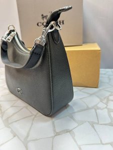کیف دوشی زنانه کوچ مشکی (COACH) مدل دستی و دوشی با ۳ بند چرمی و برزنتی