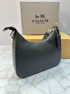 کیف دوشی زنانه کوچ مشکی (COACH) مدل دستی و دوشی با ۳ بند چرمی و برزنتی