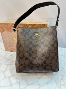 کیف دوشی زنانه کوچ سفید (COACH) مدل دستی و دوشی با ۲ بند چرمی