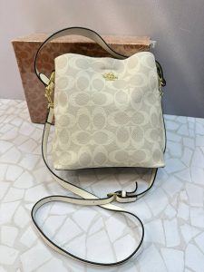 کیف دوشی زنانه کوچ سفید (COACH) مدل دستی و دوشی با ۲ بند چرمی