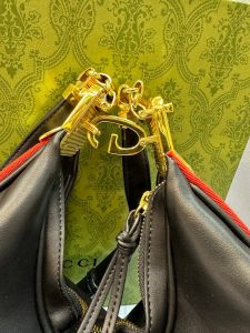 کیف دوشی بزرگ زنانه گوچی Gucci بند قابل تنظیم و جداشونده