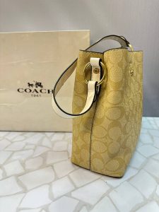 کیف دوشی زنانه کوچ سفید (COACH) مدل دستی و دوشی با ۲ بند چرمی