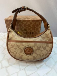 کیف دستی زنانه کوچ (COACH) مدل عسلی – کیف شیک مجلسی و روزمره با طراحی لوکس