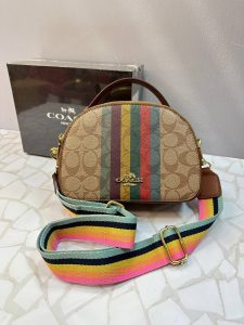 کیف دستی زنانه برند کوچ طرح پرچمی