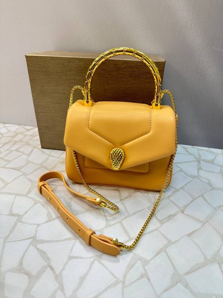 کیف بولگاری مجلسی زنانه با طراحی خاص دسته طلایی و قفل کله‌مار