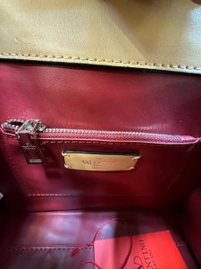 کیف دستی مجلسی ولنتینو مدل لوکس با دسته نگین‌دار و بند زنجیری