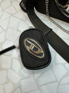 کیف دوشی دیزل زنانه با طراحی کلاسیک و بند زنجیری استیل