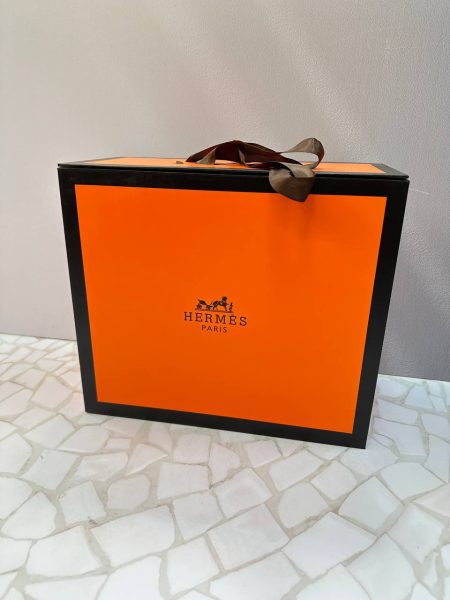 کیف هرمس دوشی و دستی زنانه با طراحی لاکچری، آویز اسب و قفل طلایی