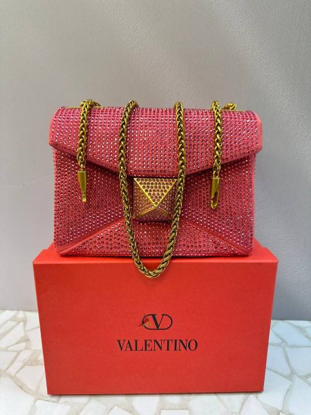 کیف مجلسی نگین دار ولنتینو با بند زنجیری طلایی و طراحی لوکس