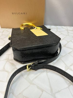 کیف دستی بولگاری زنانه با طراحی پوست ماری و دسته طلایی مدل مار