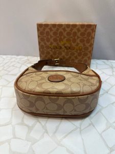 کیف دستی زنانه کوچ (COACH) مدل عسلی – کیف شیک مجلسی و روزمره با طراحی لوکس