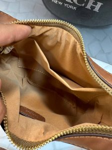 کیف دستی زنانه کوچ (COACH) مدل عسلی – کیف شیک مجلسی و روزمره با طراحی لوکس