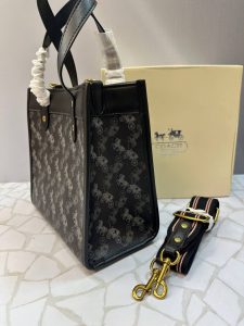 کیف دستی زنانه چرمی کوچ COACH مدل جدید ۲۰۲۵