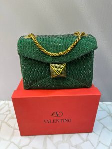 کیف مجلسی نگین دار ولنتینو با بند زنجیری طلایی و طراحی لوکس