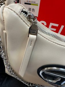 کیف دوشی دیزل زنانه با طراحی کلاسیک و بند زنجیری استیل