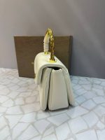 کیف بولگاری مجلسی زنانه با طراحی خاص دسته طلایی و قفل کله‌مار