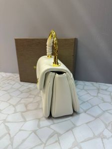 کیف بولگاری مجلسی زنانه با طراحی خاص دسته طلایی و قفل کله‌مار