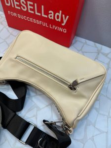کیف دوشی دیزل زنانه با طراحی کلاسیک و بند زنجیری استیل