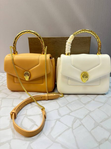 کیف بولگاری مجلسی زنانه با طراحی خاص دسته طلایی و قفل کله‌مار