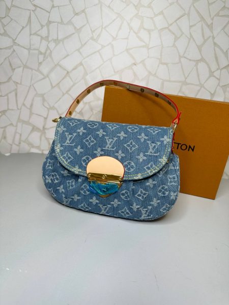کیف دوشی لویی ویتون جین مدل کلاسیک آبی | طراحی اسپرت و خاص برند Louis Vuitton