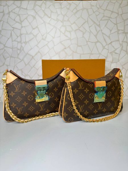 کیف دوشی لویی ویتون زنانه با طراحی لوکس و زنجیر طلایی – انتخابی ماندگار برای استایل‌های روزانه و مجلسی