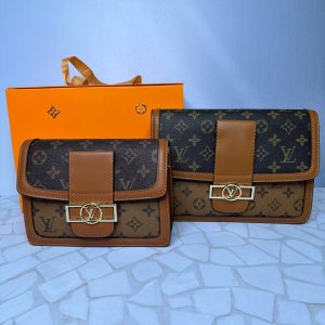 کیف دوشی لویی ویتون قهوه‌ای عسلی مدل کلاسیک زنانه در دو سایز