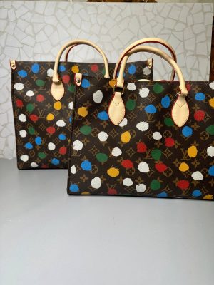 ساک دستی و دوشی لویی ویتون خال‌خالی