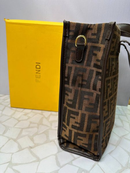 کیف دستی فندی قهوه‌ای مدل منوگرام دو تکه | طراحی کلاسیک و لاکچری برند FENDI
