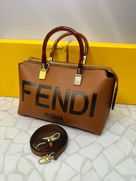 کیف دستی فندی زنانه مدل کلاسیک دوشی | طراحی چرمی لاکچری با دستگیره شفاف