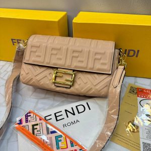 کیف دوشی فندی زنانه مدل کلاسیک قفل طلایی | طراحی لوکس و دو‌بندی شیک