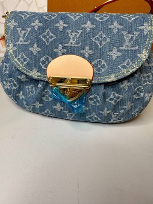 کیف دوشی لویی ویتون جین مدل کلاسیک آبی | طراحی اسپرت و خاص برند Louis Vuitton