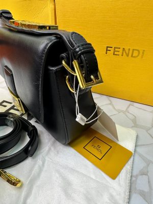 کیف مجلسی فندی زنانه مدل بند طلایی – چرم لوکس با طراحی مدرن و قفل مگنتی