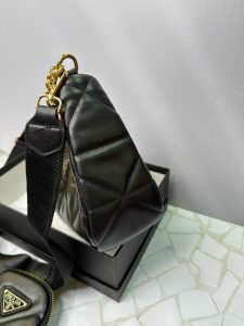 کیف دوشی پرادا زنانه مدل زنجیری دو‌تکه | طراحی اسپرت و لوکس برند PRADA