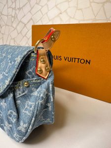 کیف دوشی لویی ویتون جین مدل کلاسیک آبی | طراحی اسپرت و خاص برند Louis Vuitton