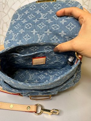 کیف دوشی لویی ویتون جین مدل کلاسیک آبی | طراحی اسپرت و خاص برند Louis Vuitton