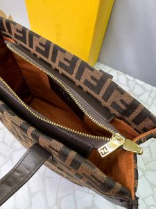 کیف دستی فندی قهوه‌ای