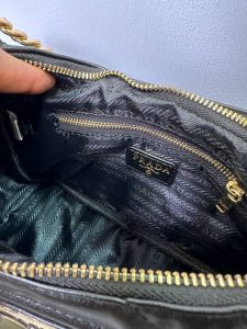 کیف دوشی پرادا زنانه مدل زنجیری دو‌تکه | طراحی اسپرت و لوکس برند PRADA