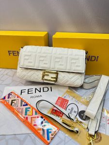 کیف دوشی فندی زنانه مدل کلاسیک قفل طلایی | طراحی لوکس و دو‌بندی شیک