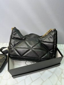 کیف دوشی پرادا زنانه مدل زنجیری دو‌تکه | طراحی اسپرت و لوکس برند PRADA