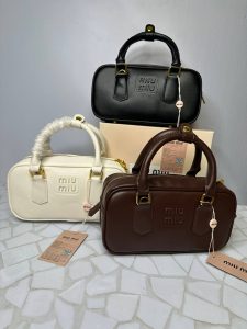 کیف دستی و دوشی میومیو