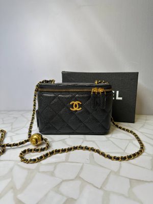 کیف صندوقی شنل مشکی مدل میکاپ بگ